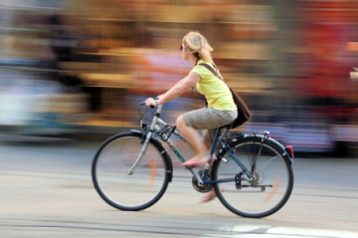 Mobilità sostenibile: sì alle biciclette 'contromano'