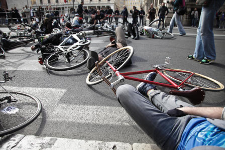 Salvaiciclisti, cittadini su due ruote in piazza per 'cambiare strada'