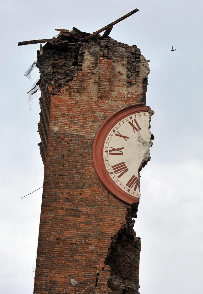 Terremoto: 7 vittime e 5000 sfollati. Lo Stato non pagherà i danni