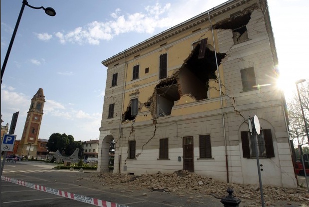 Terremoto in Emilia: il Governo aumenta la benzina