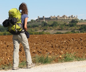 Viaggiare con lentezza: a Monteriggioni il Festival della Viandanza