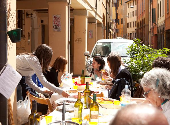 Luoghi di Sosta Pedonale, favorire la socialità di strada a Bologna