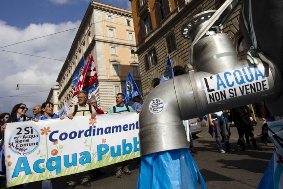 Acqua e servizi pubblici, la Consulta boccia le privatizzazioni