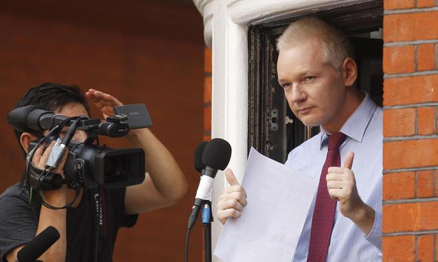 Il caso Assange: accuse, geopolitica e libertà d’informazione