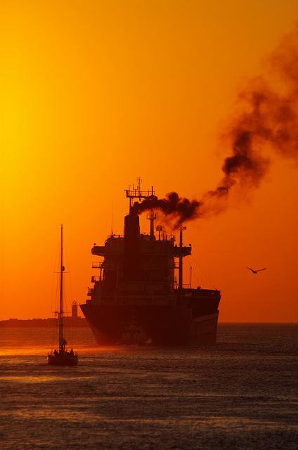 Emissioni: Ue, giù i livelli di zolfo nei carburanti delle navi