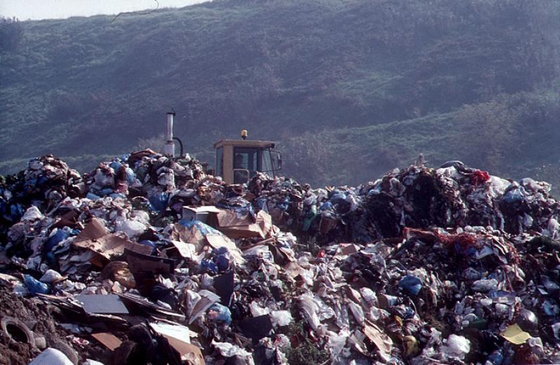 “Monnezza blues”, il dossier sulla gestione dei rifiuti a Roma