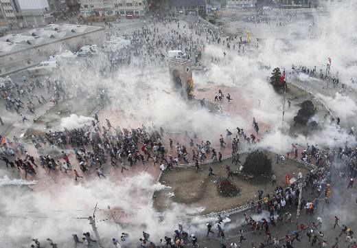 Turchia in rivolta. Erdogan annuncia “tolleranza zero”