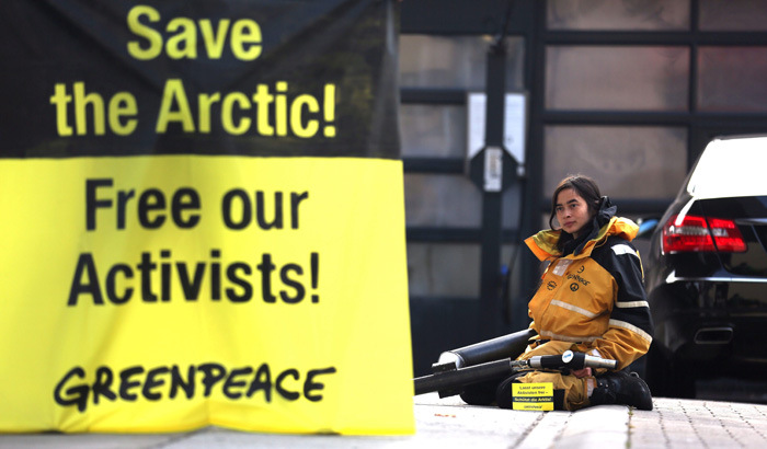 Attivisti arrestati in Russia: direttore Greenpeace chiede un incontro con Putin