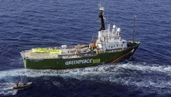 “Gli attivisti di Greenpeace non sono pirati”: 11 Premi Nobel scrivono a Putin