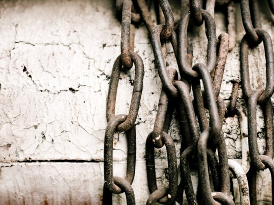 Il riscatto degli schiavi moderni, ossia come possiamo sfuggire allo sfruttamento economico