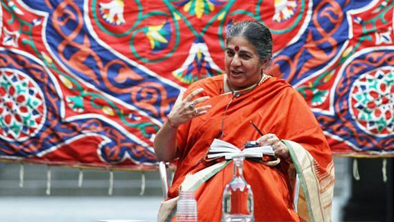 I fiancheggiatori del biotech contro Vandana Shiva: la strategia della calunnia