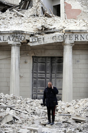 L'Aquila: le macerie, gli sprechi e le prime autogestioni