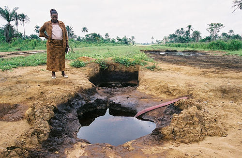 Shell sotto accusa per le fuoriuscite di petrolio nel delta del Niger