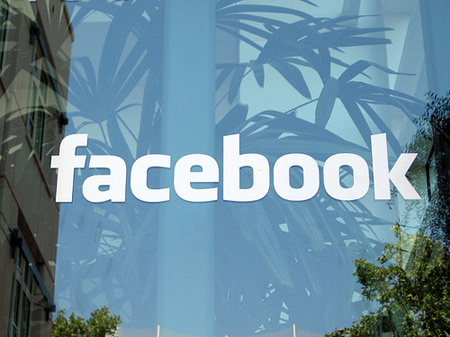 Greenpeace chiede a Facebook server a energia rinnovabile