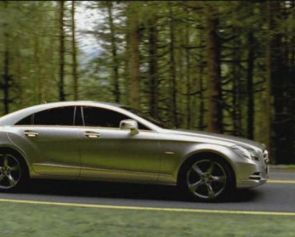 Il nuovo spot Mercedes e l'assordante richiamo del consumismo