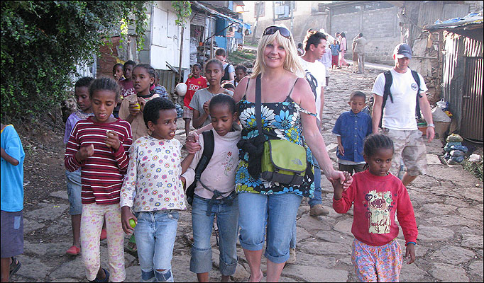 Vince 7 milioni di sterline e aiuta gli orfani in Etiopia