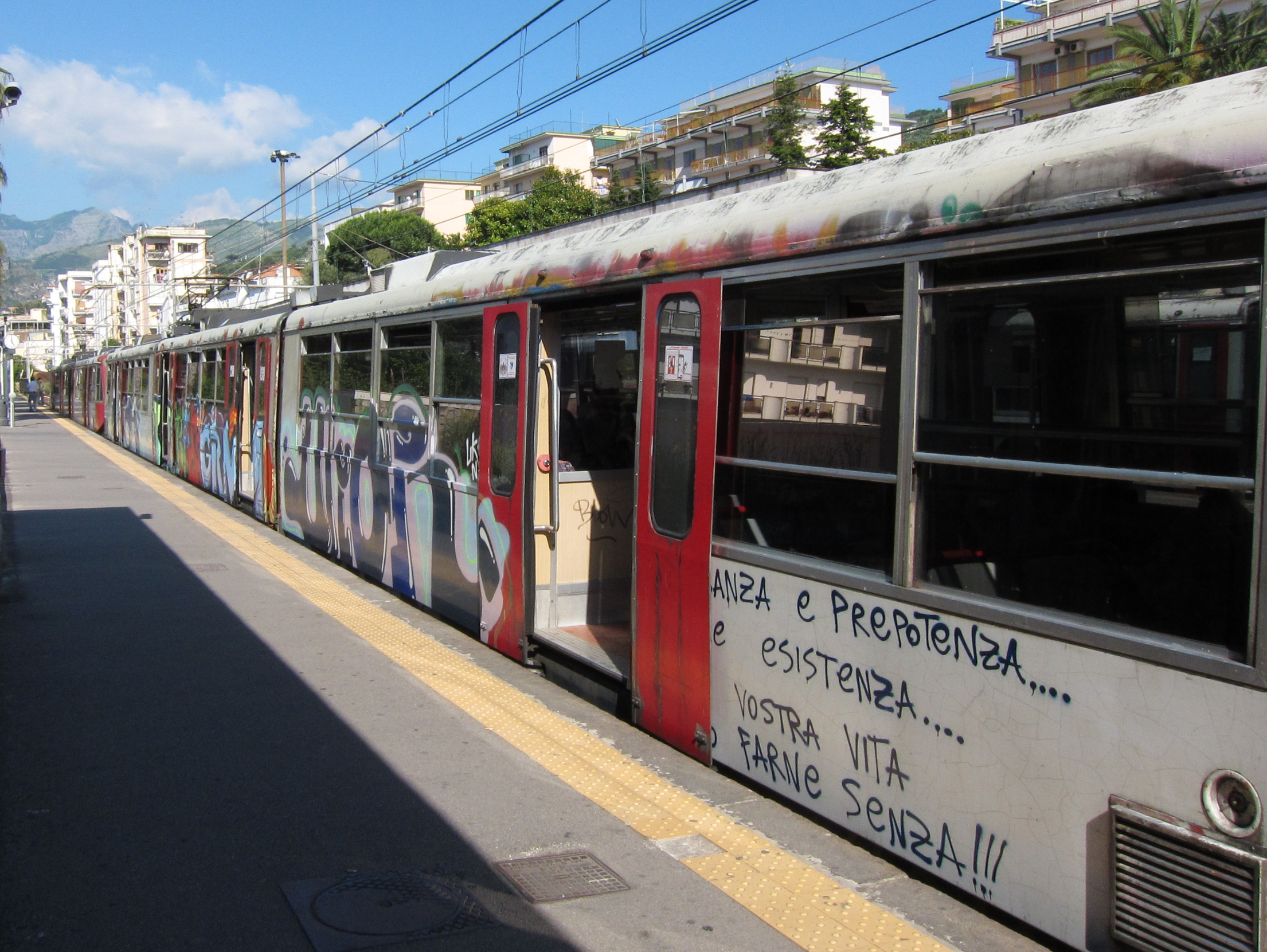 Treni: le dieci linee ferroviarie flagello dei pendolari