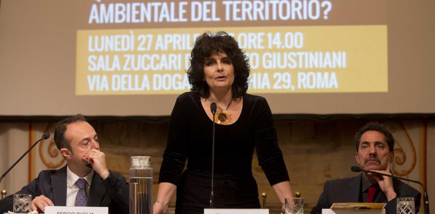 Paola Nugnes (5 Stelle): «Ecco la verità sui soldi restituiti»
