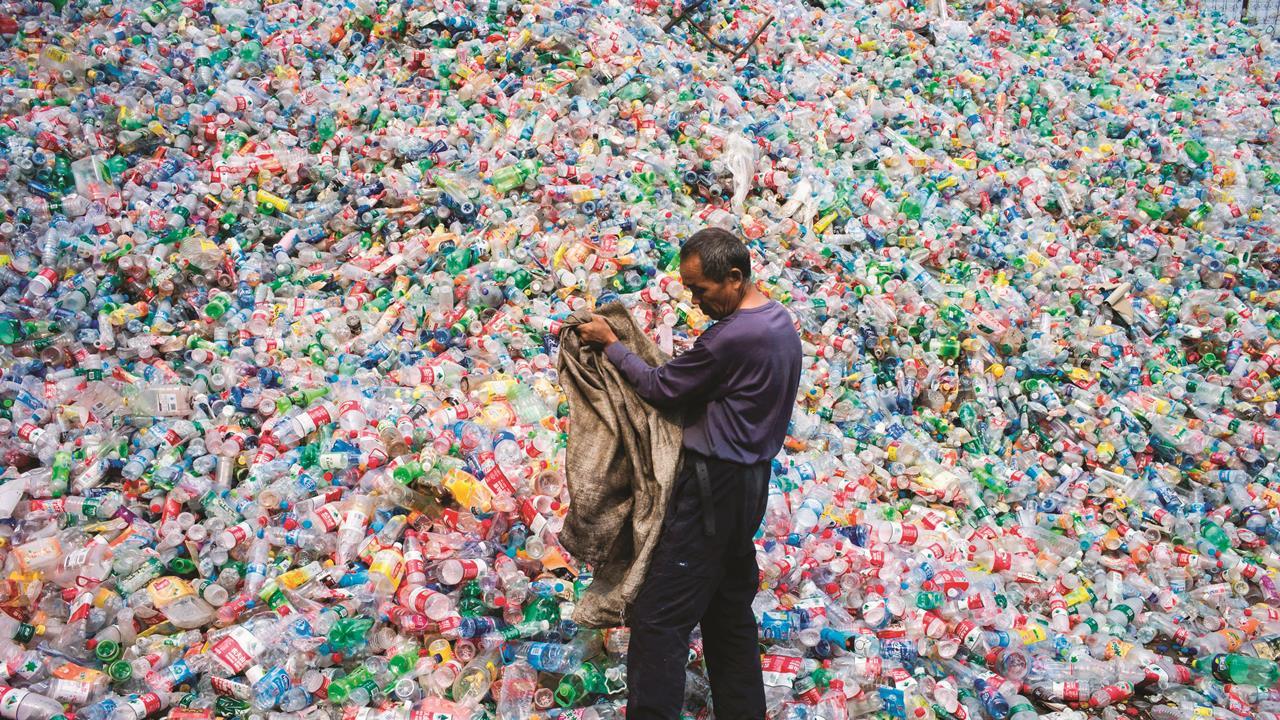 Riciclare la plastica non salverà i mari e il pianeta