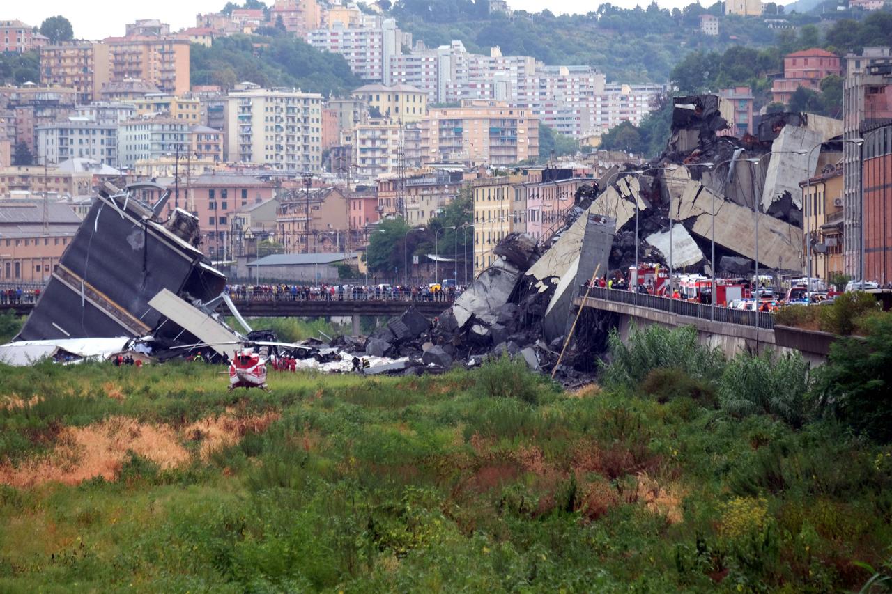 Quel ponte crollato e i morti di Genova: ora si scava non solo tra le macerie...