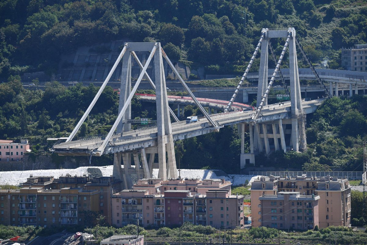 Crollo del ponte Morandi: disastri e soldi, l’italiano é una slot machine che paga sempre